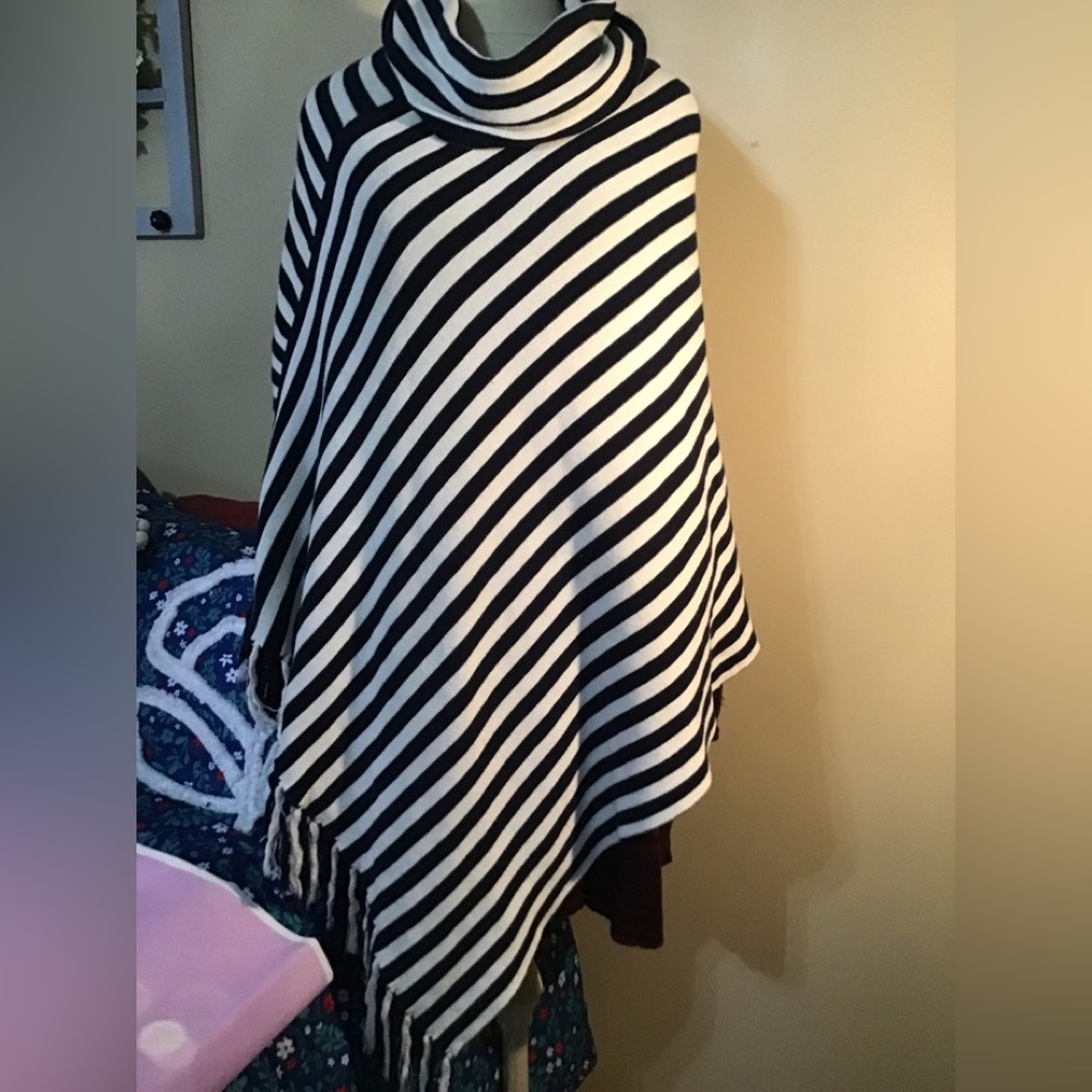 Women’s size xs/s The limited cowl neck sweater poncho. CC